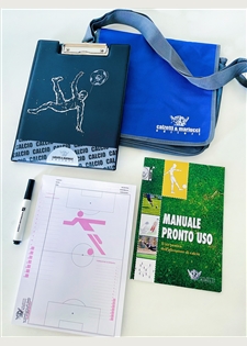 Il kit pratico dell'allenatore di calcio manuale pronto uso + cartella + lavagna